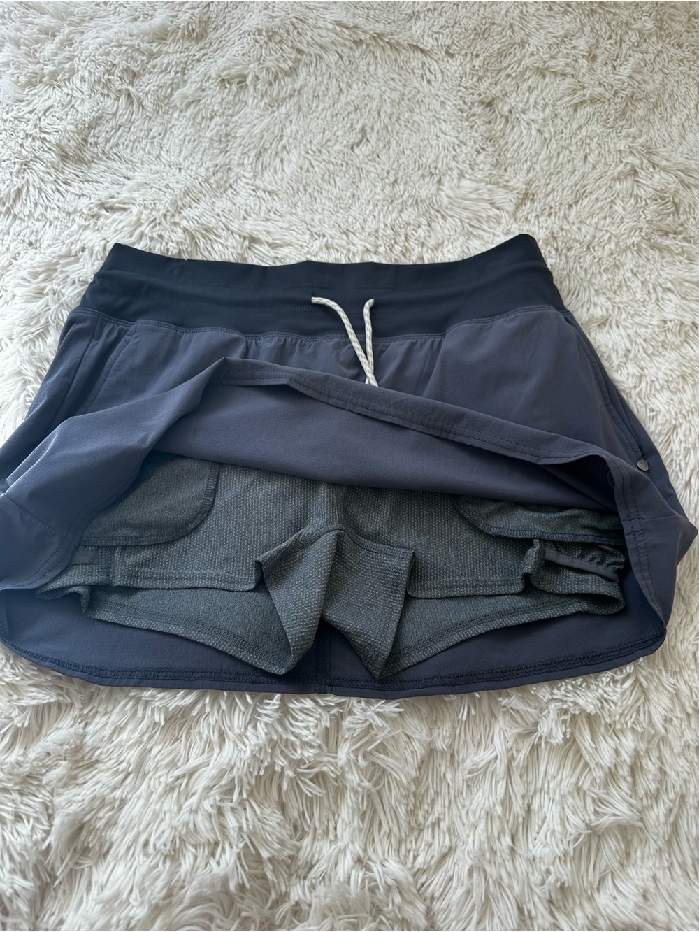 Vuori Daily Skirt Gray Built in Shorts Tennis Golf Running Women’s Size Large - Picture 5 of 6